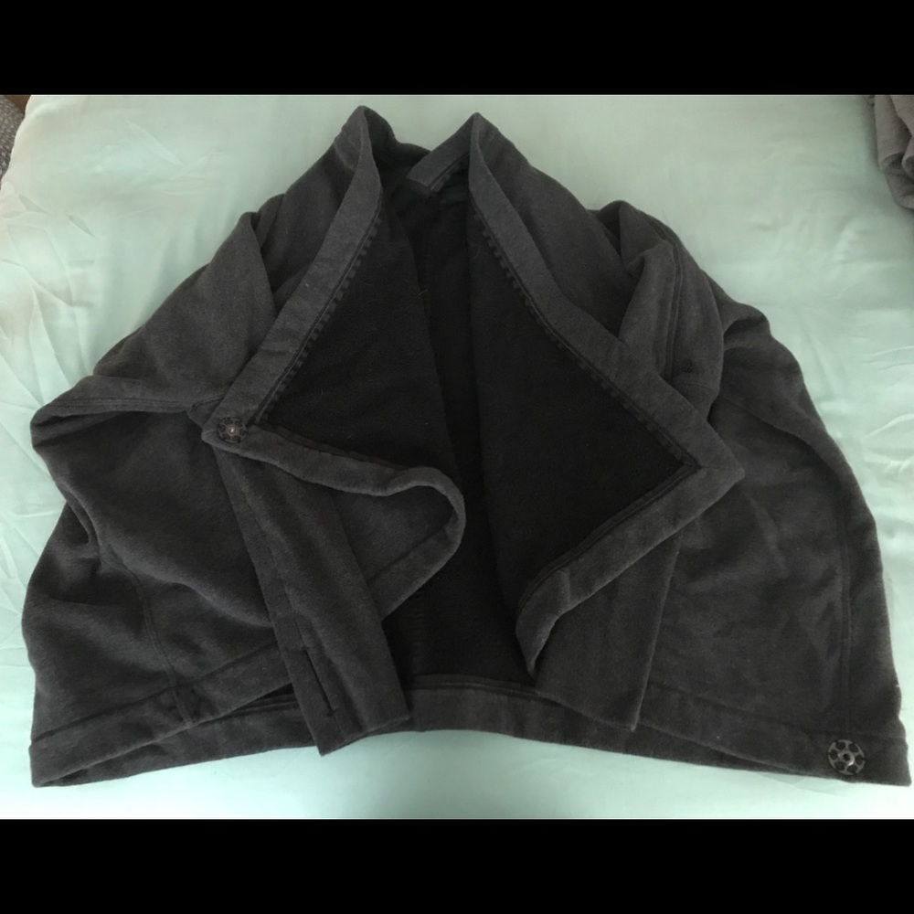 Lululemon “It Makes Two” wrap